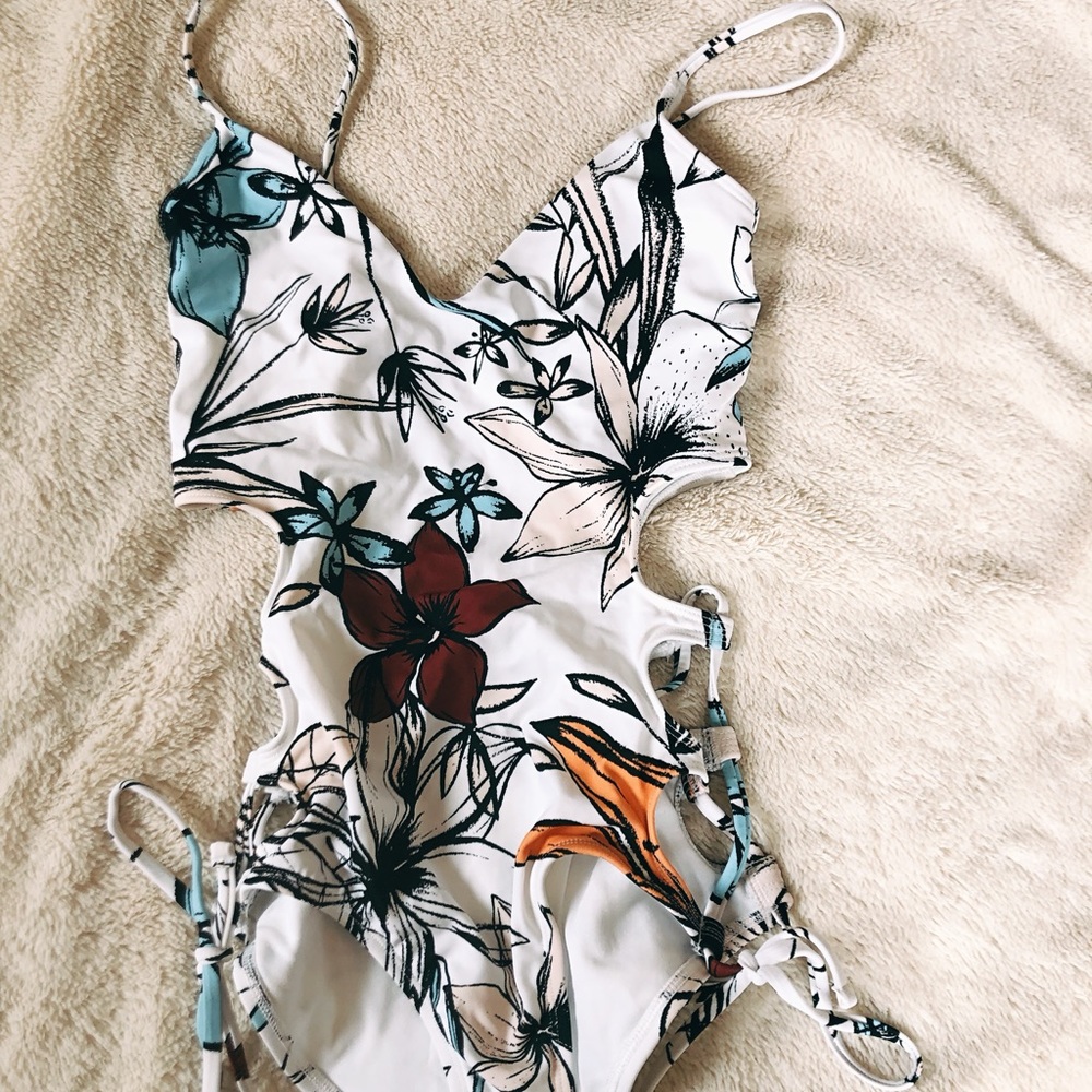 UO Floral Bathing suit NWOT